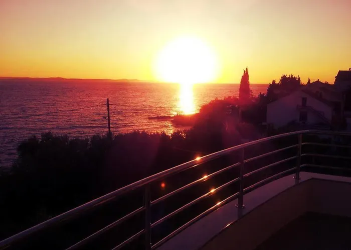 Luxury Zana アパート